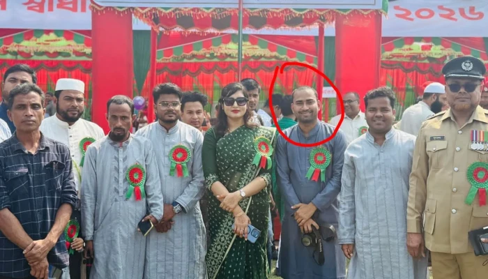 তাঁতী লীগ নেতার সাথে ইউএনওর স্বাধীনতা দিবস উদযাপন