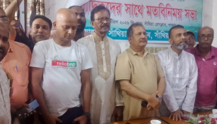 পাবনার সাঁথিয়া প্রেসক্লাবে সাংবাদিকদের সাঈে এক মতবিনিময় সভায় তথ্য ও সম্প্রচারমত্রী স্বপ্ন।