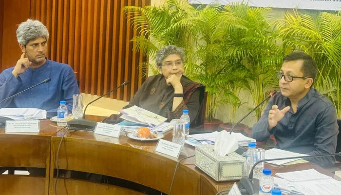 ঋণ ব্যবস্থাপনা ও করের আওতা বাড়ানোর ওপর জোর বাণিজ্যমন্ত্রীর