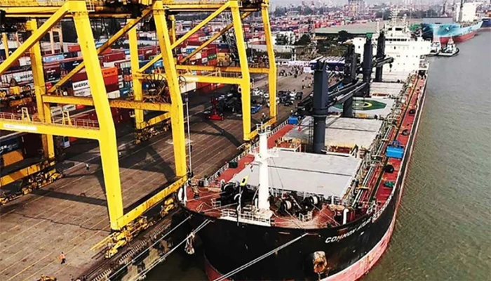 জ্বালানি নিয়ে চট্টগ্রামে এলো ৪ জাহাজ