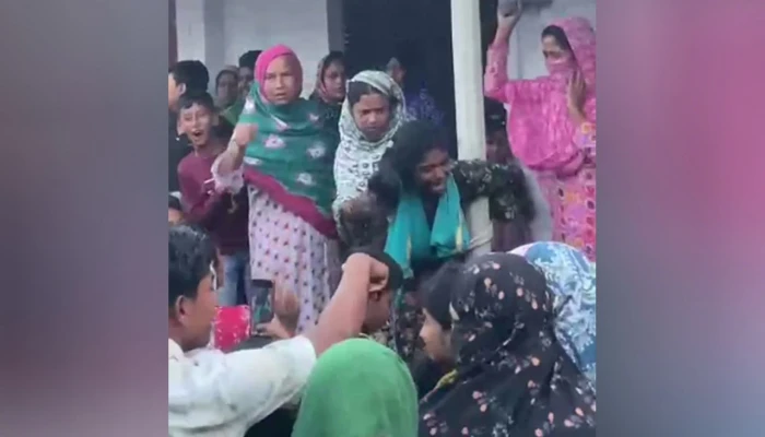 নুপুর চুরির অপরাধে নারীকে বেঁধে নির্যাতন, মাথা ন্যাড়া স্বামীর