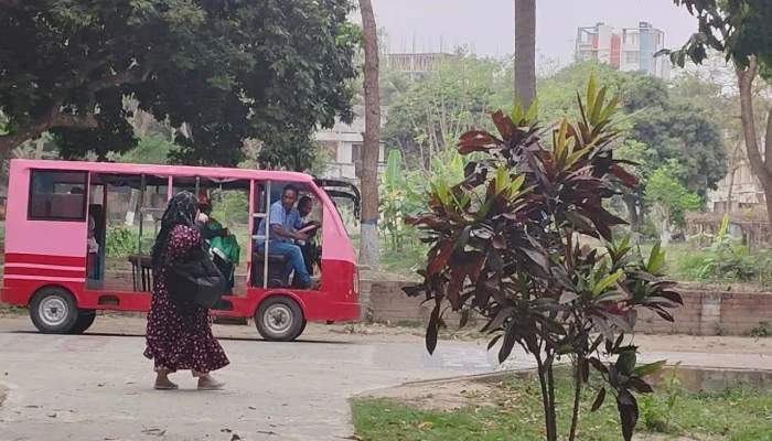 জ্বালানি সংকট মোকাবিলায় রুয়েটে ছাত্রীদের জন্য বৈদ্যুতিক গাড়ি সেবা চালু