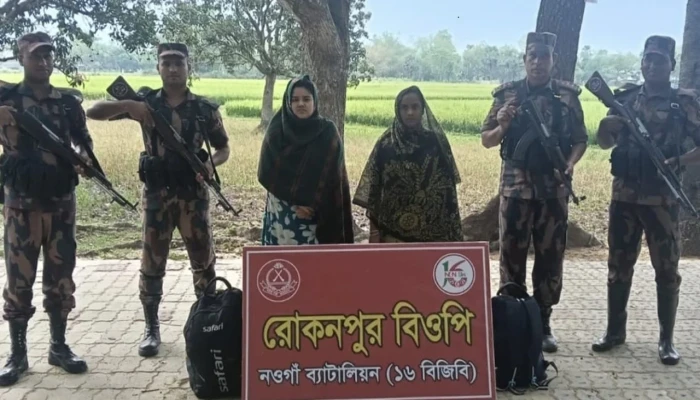 সীমান্ত দিয়ে ফেরত আসা দুই নারী আটক, গোমস্তাপুর থানায় হস্তান্তর