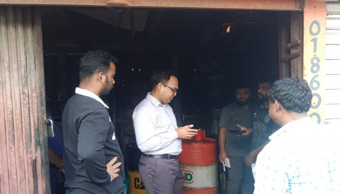 বুড়িচংয়ের নিমসারে ভ্রাম্যমাণ আদালতের অভিযান: অবৈধ তেল মজুদে জরিমানা