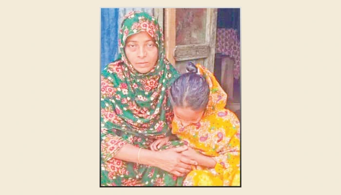 তিন সন্তান নিয়ে রাজিয়ার মানবেতর জীবনযাপন