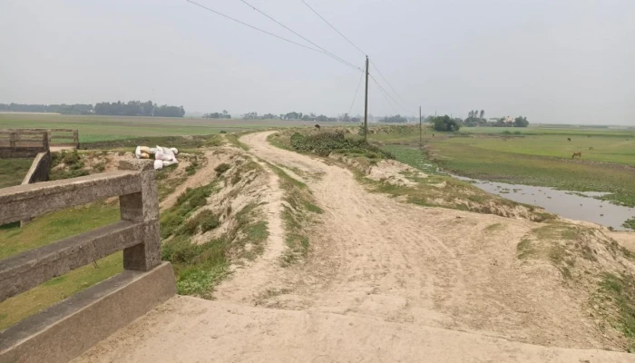 নাসিরনগরে কাজ অসমাপ্ত রেখে বিল তুলে ঠিকাদার উধাও