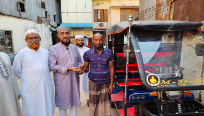 রাজধানীতে জামায়াতের অটো রিকসা বিতরণ শ্রমজীবীদের ওপর কোনো জুলুম বরদাশত করা হবে না-মুহাম্মদ সেলিম উদ্দিন