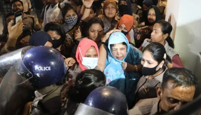 শিরীন শারমিন চৌধুরীকে ঘিরে আইনজীবীদের ‘জয় বাংলা’ স্লোগান