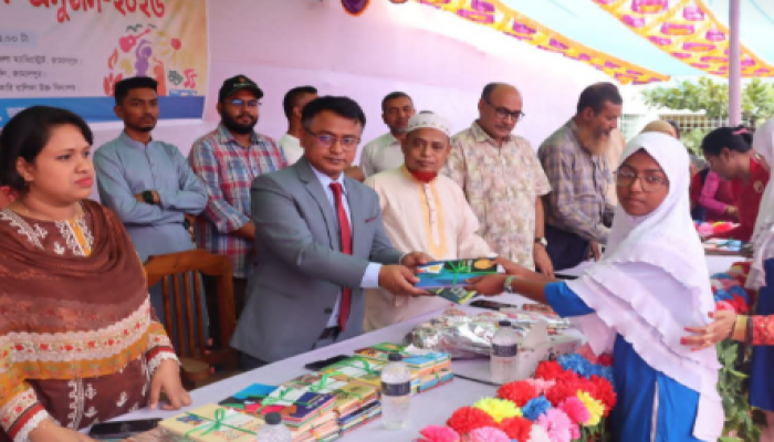 ​জামালপুরে সরকারি বালিকা উচ্চ বিদ্যালয়ে বার্ষিক পুরস্কার বিতরণী ও সাংস্কৃতিক অনুষ্ঠান