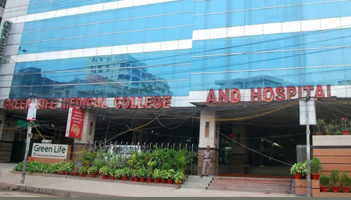 রাজধানীর গ্রিন লাইফ হাসপাতালে আগুন