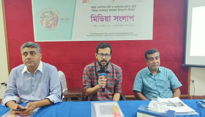 জলবায়ু ঝুঁকিতে কয়রা উপজেলার ৯৭ ভাগ পরিবার