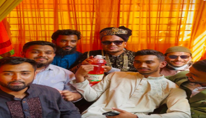 জুড়ীতে ব্যতিক্রমী উপহার: বন্ধুর বিয়েতে অকটেন, এলাকায় তুমুল আলোচনা