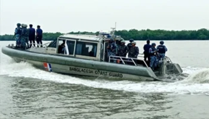 সুন্দরবনে কোস্ট গার্ডের অভিযান, ৬১ ডাকাত আটক