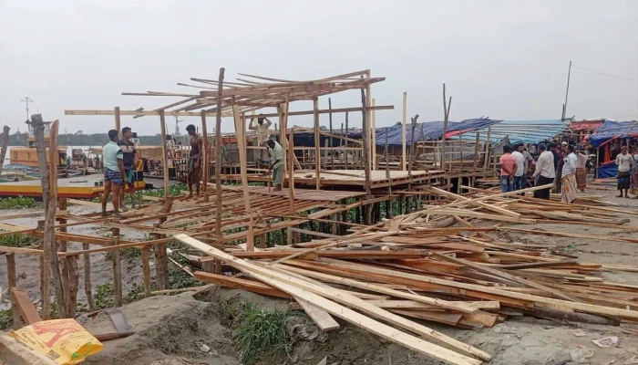 বানারীপাড়ায় চর দখলমুক্ত করতে উচ্ছেদ অভিযান শুরু