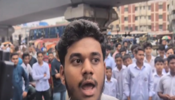 যাত্রাবাড়ী সবুজ বিদ্যাপীঠ স্কুলের প্রধান শিক্ষককে লাঞ্ছনার ঘটনার প্রতিবাদে শিক্ষার্থীদের মানববন্ধন ও বিক্ষোভ মিছিল অনুষ্ঠিত।