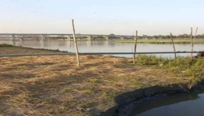 কুড়িগ্রামের ভূরুঙ্গামারীতে দুধকুমার নদে অবৈধ বালু উত্তোলন; ঝুঁকিতে সোনাহাট সেতু ও তীররক্ষা বাঁধ