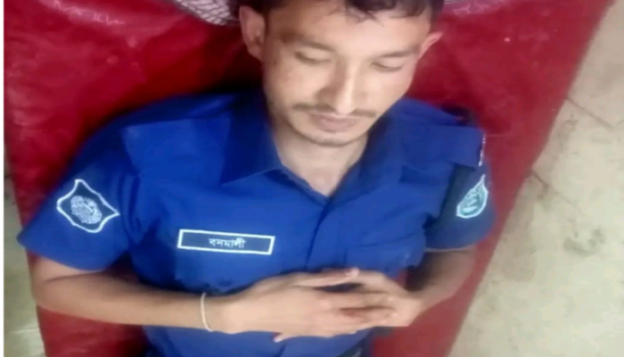 ​পঞ্চগড়ে কুখ্যাত চোরের বাড়িতে অভিযান, পুলিশ আহত