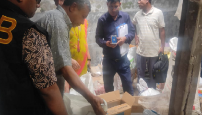 নীলফামারীর ডোমারে র‌্যাব-১৩, রংপুর, উপজেলা প্রশাসন, ডোমার এবং নীলফামারী সেনা ক্যাম্পের যৌথ ভ্রাম্যমান আদালতে ০৩ টি প্রতিষ্ঠানকে ২,০০,০০০/- টাকা জরিমানা