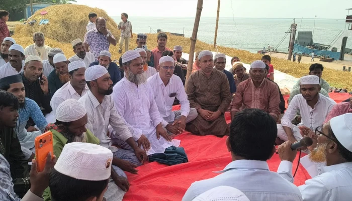 দৌলতদিয়ায় বাস ডুবিতে নিহতদের স্মরণে দোয়া