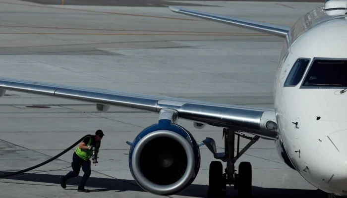 হরমুজ প্রণালি না খুললে জেট জ্বালানির সংকটে পড়বে ইউরোপ