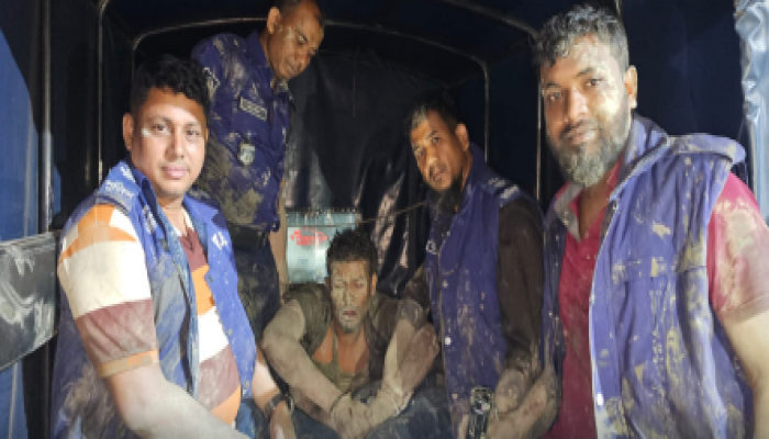 ​ডাকাতি মামলার ওয়ারেন্টভুক্ত আসামি ১০ বছর পর গ্রেপ্তার