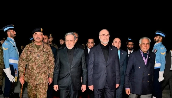 পাকিস্তানের প্রধানমন্ত্রীর সঙ্গে ইরানি প্রতিনিধিদলের বৈঠক