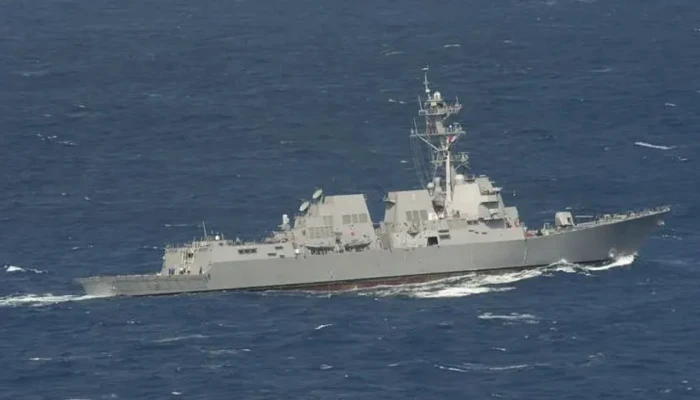 হরমুজ প্রণালির দিকে এগিয়ে যাচ্ছে মার্কিন যুদ্ধজাহাজ