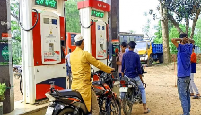 ​হবিগঞ্জে পেট্রোল পাম্পে নতুন নিয়ম কার্যকর: লাইসেন্স ও হেলমেট বাধ্যতামূলক