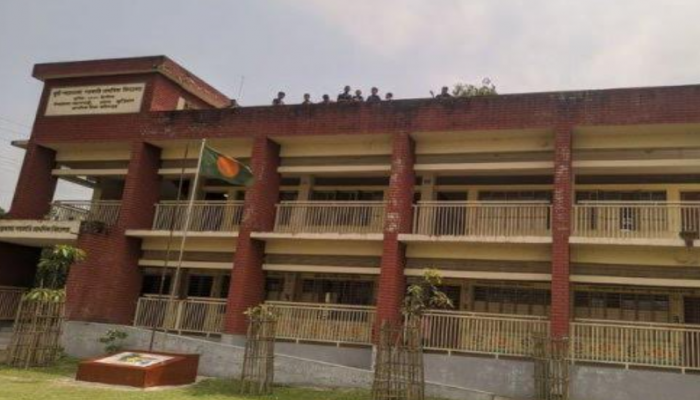 কুড়িগ্রামের ৩০০ প্রাথমিক বিদ্যালয় ভবন শিক্ষার্থীদের ‘মরণ ফাঁদ’
