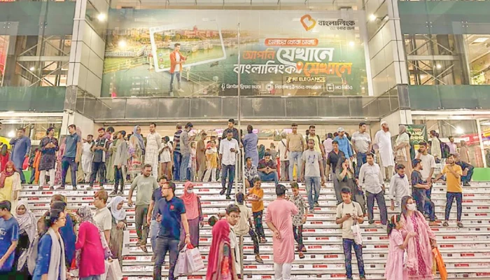 জ্বালানি সাশ্রয়ে সন্ধ্যায় দোকান বন্ধ, লোকসানের মুখে বিক্রেতারা