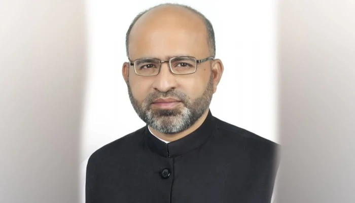 ইউপি চেয়ারম্যানের বিরুদ্ধে অনুমতি ছাড়াই সৌদি ভ্রমণের অভিযোগ