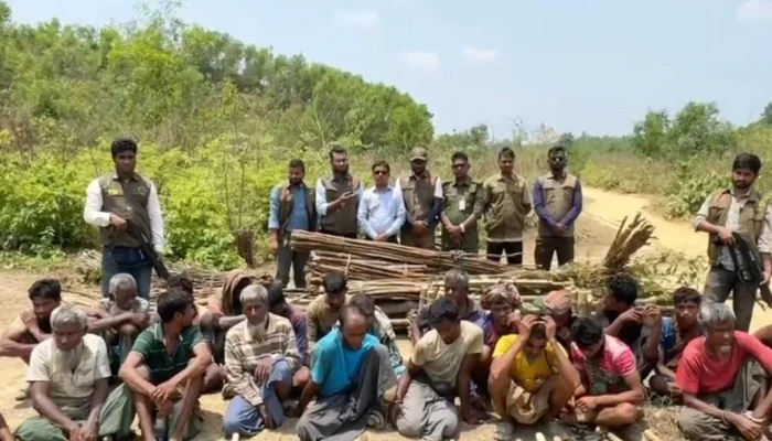 জ্বালানি কাজে বনাঞ্চলে গাছ ব্যবহার করতে গিয়ে ২৬ রোহিঙ্গা আটক
