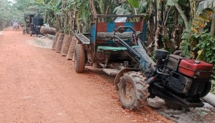 পটুয়াখালীতে সংস্কার কাজে অনিয়ম, ঝুঁকিতে গ্রামীণ সড়কের স্থায়িত্ব