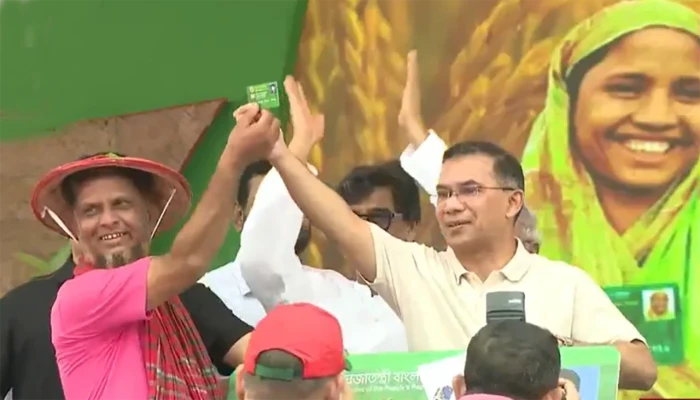 চাষির হাতে ‘কৃষক কার্ড’ তুলে দিলেন প্রধানমন্ত্রী