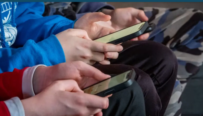 শিশু সুরক্ষায় নতুন অ্যাপ আনছে ইউরোপ, বয়স যাচাই বাধ্যতামূলক