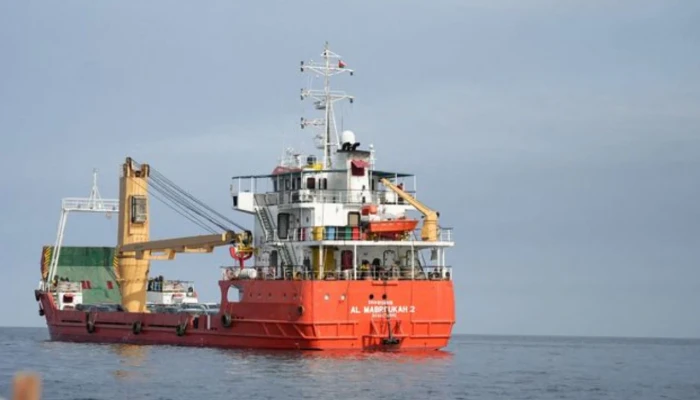 মার্কিন অবরোধ এড়িয়ে হরমুজ পার হলো ইরানের সুপার ট্যাংকার