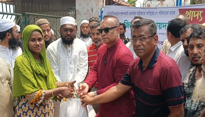 ‎ঝালকাঠিতে অগ্নিকাণ্ডে ক্ষতিগ্রস্ত ১৭ পরিবারের পাশে ড. জিয়াউদ্দিন হায়দার