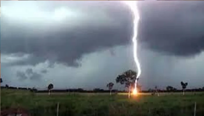 চুয়াডাঙ্গায় বজ্রপাতে এক স্কুল ছাত্রসহ দুজনের মৃত্যু
