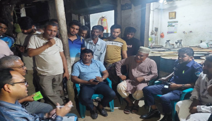 ​বুড়িচংয়ে অবৈধ মজুদ করা ২৫০০ লিটার তেল জব্দ; নিলামে বিক্রি