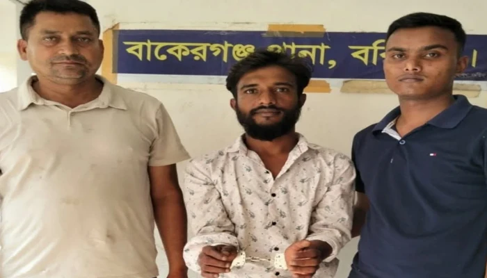 বাকেরগঞ্জে ১০ বছরের সাজাপ্রাপ্ত পলাতক আসামি গ্রেপ্তার