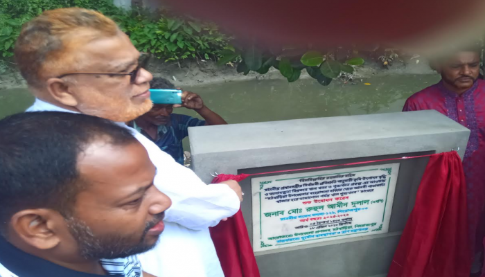 মঠবাড়িয়ায় খাল পুনঃ খনন কাজের উদ্বোধন করেন জনাব রুহুল আমিন দুলাল (এম পি)