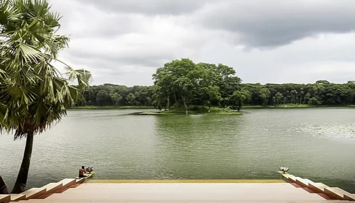 ঐতিহ্য ও প্রকৃতির অপূর্ব মেলবন্ধন দুর্গাসাগর দীঘি