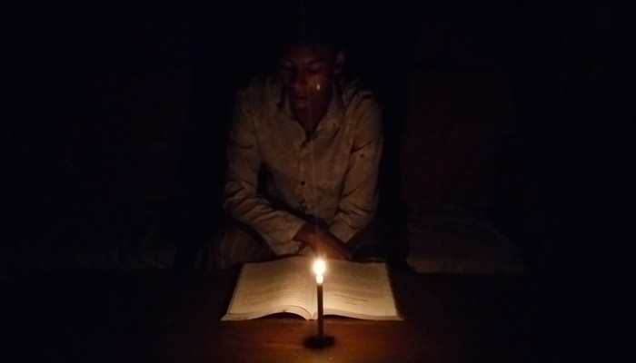 চাহিদার অর্ধেক বিদ্যুৎ সরবরাহ, ঝালকাঠিতে বেড়েছে লোডশেডিং, ভোগান্তিতে পরীক্ষার্থী, ব্যবসায়ী ও সাধারণ মানুষ