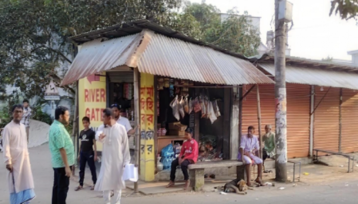 ​খাস জমির রাস্তায় দোকান নির্মাণ, ভোগান্তিতে তালিয়া গ্রামের হাজারো মানুষ