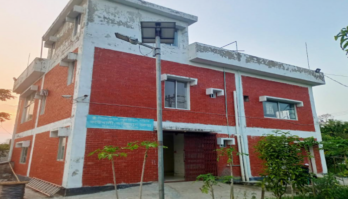 কাউখালীতে অতিরিক্ত লোডশেডিংয়ে জনজীবন বিপর্যস্ত, শিক্ষার্থীদের পড়াশোনায় চরম বিঘ্ন