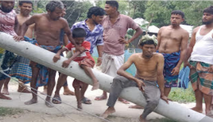 রংপুরের বদরগঞ্জে এক কৃষকের খামখেয়ালিতে চার হাজার গ্রামবাসীর দুর্ভোগ