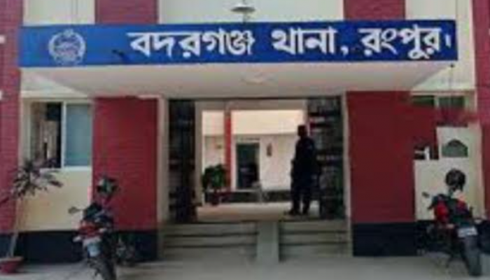 প্রেমের খেসারত দিলেন এক কিশোর