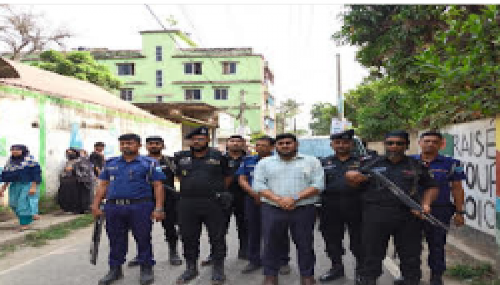 র‌্যাব-৯ ও ব্রাহ্মণবাড়িয়া জেলা প্রশাসনের যৌথ অভিযানে ব্রাহ্মণবাড়িয়ার আখাউড়ায় অবৈধভাবে ভোজ্য তেল মজুদ, অস্বাস্থ্যকর পরিবেশে পণ্য উৎপাদন, খাদ্য পণ্যে অবৈধভাবে রাসায়নিক দ্রব্য ব্যবহার এবং দোকানের ট্রেড লাইসেন্স না থাকার দায়ে ০২ টি প্রতিষ্ঠানকে ৩০,০০০/- টাকা জরিমানা