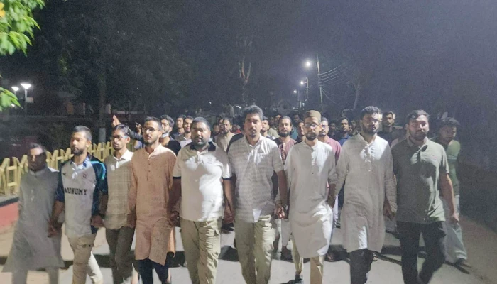 সাংবাদিক ও ডাকসু নেতৃবৃন্দের ওপর হামলার প্রতিবাদে রাকসুর বিক্ষোভ