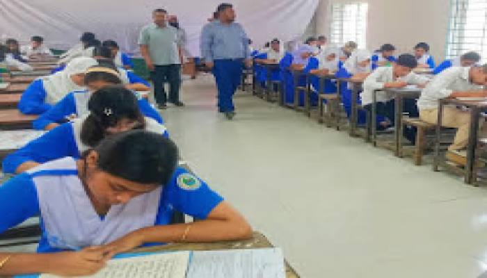 কাউখালীতে তীব্র তাপদাহ ও লোডশেডিংয়ে এসএসসি পরীক্ষার্থীদের দুর্ভোগ চরমে